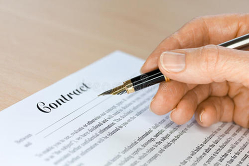 在《蒹葭》全詩流溢著抒情主人公對“伊人”的__自考2020真題解析